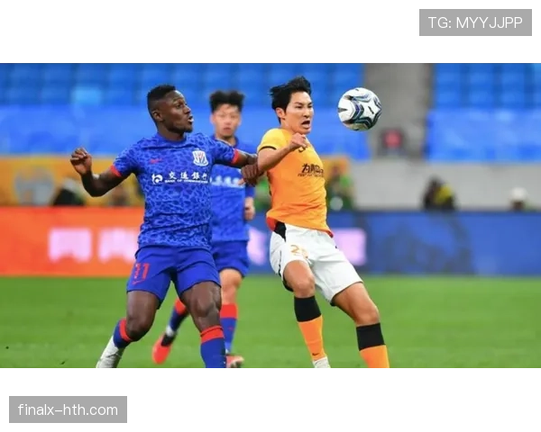 年轻前锋闪耀赛场，助球队强势逆转延续争冠势头