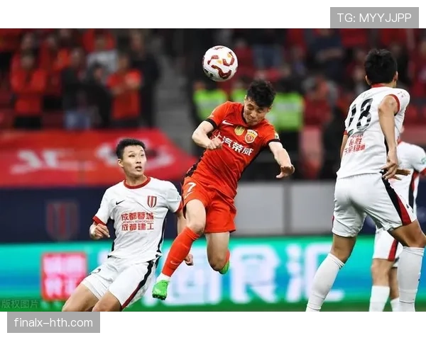 武磊状态回暖展超凡技艺，闪耀绿茵场脱颖而出