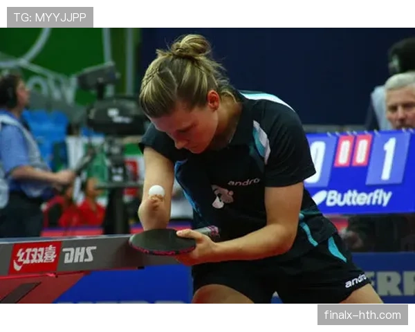 要是石智勇混进明星圈，掌声算什么，刷卡那声才更让人吃惊